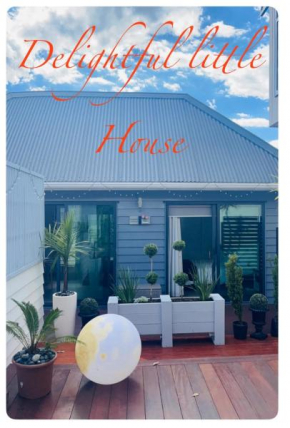 Delightful little house & Chateau Charme Suite, Auckland
